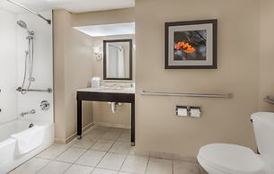 Crowne Plaza Cleveland at Playhouse Square by IHG