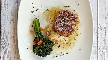 Crowne Plaza Cleveland at Playhouse Square by IHG