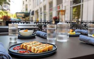 Crowne Plaza Cleveland at Playhouse Square by IHG