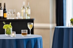 Crowne Plaza Cleveland at Playhouse Square by IHG