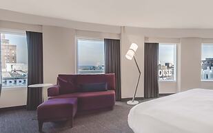 Crowne Plaza Cleveland at Playhouse Square by IHG