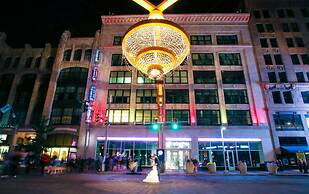 Crowne Plaza Cleveland at Playhouse Square by IHG