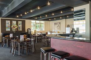 Kiwi International Hotel