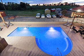 Ramada by Wyndham Bainbridge
