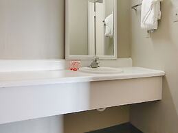 OYO Hotel Petersburg VA I-95 & E Washington St