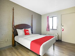 OYO Hotel Petersburg VA I-95 & E Washington St