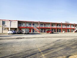 OYO Hotel Petersburg VA I-95 & E Washington St