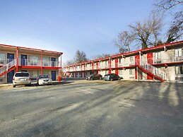 OYO Hotel Petersburg VA I-95 & E Washington St