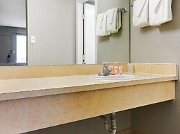 OYO Hotel Petersburg VA I-95 & E Washington St