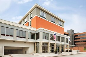 Hampton Inn & Suites Clayton/St. Louis-Galleria Area