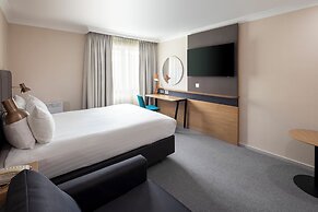 Holiday Inn Reading South M4 Jct11 by IHG