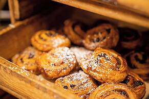 Holiday Inn Reading South M4 Jct11 by IHG