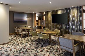 Holiday Inn Reading South M4 Jct11 by IHG