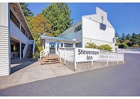 Capital O Stevenson Inn Riverside