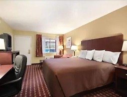 Super 8 by Wyndham Kerrville TX