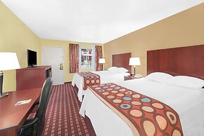 Super 8 by Wyndham Kerrville TX