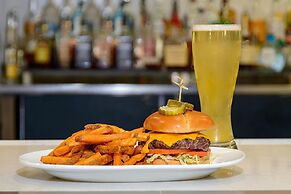 DoubleTree by Hilton Hotel West Palm Beach Airport