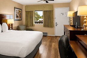 Scottish Fairway Inn