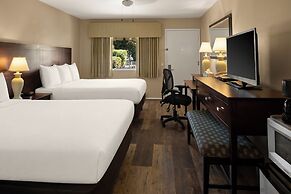 Scottish Fairway Inn
