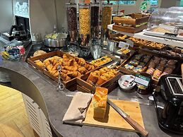 Brit Hotel Les Evens