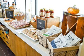 Embassy Suites by Hilton Austin Downtown South Congress