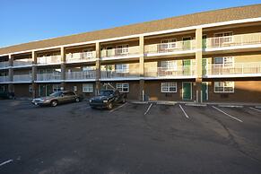 HomeTowne Studios by Red Roof Denver - Lakewood West