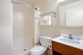 HomeTowne Studios by Red Roof Denver - Lakewood West