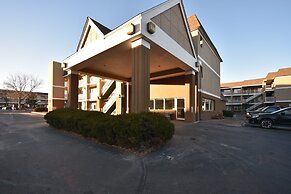 HomeTowne Studios by Red Roof Denver - Lakewood West