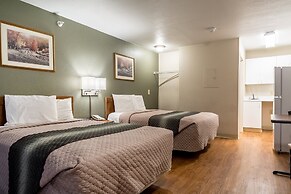 HomeTowne Studios by Red Roof Denver - Lakewood West