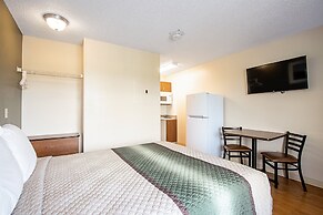 HomeTowne Studios by Red Roof Denver - Lakewood West