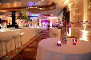 The Garden City Hotel