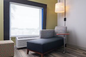 Holiday Inn Express & Suites Lakeland South by IHG