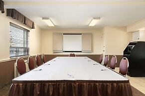 Travelodge by Wyndham Edmonton South