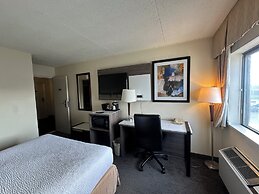 Travelodge by Wyndham Edmonton South