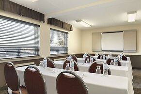 Travelodge by Wyndham Edmonton South