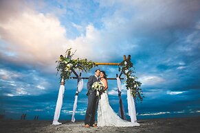 Shell Island Resort - All Oceanfront Suites