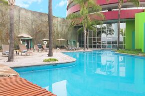Holiday Inn Monterrey - Parque Fundidora by IHG