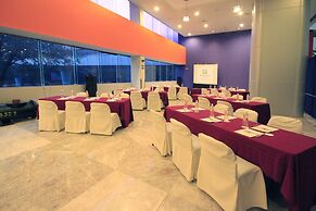 Holiday Inn Monterrey - Parque Fundidora by IHG