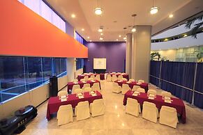 Holiday Inn Monterrey - Parque Fundidora by IHG