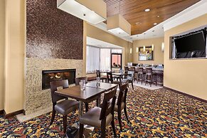 Hotel RL Cleveland Airport West