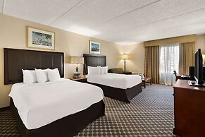 Hotel RL Cleveland Airport West