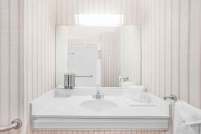 Ramada by Wyndham Barstow