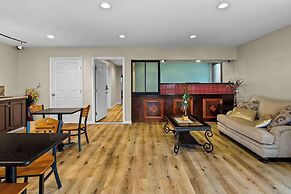 Rodeway Inn & Suites