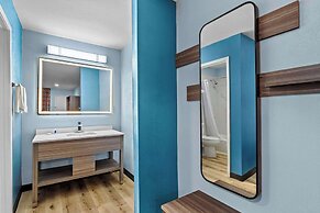 Rodeway Inn & Suites