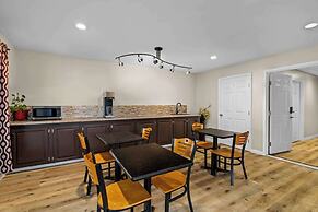 Rodeway Inn & Suites