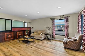 Rodeway Inn & Suites