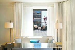 The Chicago Hotel Collection Ambassador Gold Coast