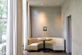 The Chicago Hotel Collection Ambassador Gold Coast