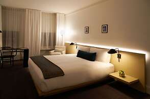 The Chicago Hotel Collection Ambassador Gold Coast