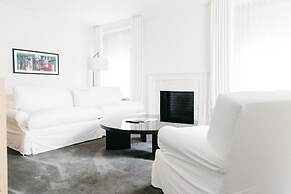 The Chicago Hotel Collection Ambassador Gold Coast